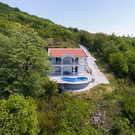 Whitehouse Villa Вирпазар Екстериор снимка