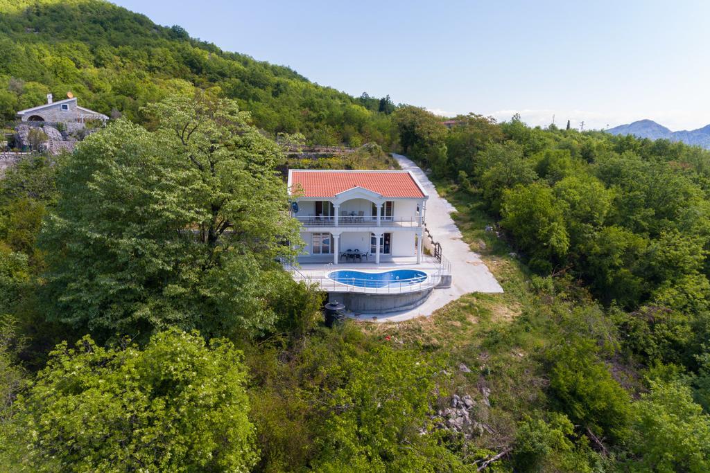 Whitehouse Villa Вирпазар Екстериор снимка